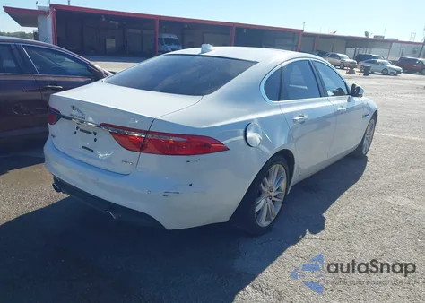 2016 Jaguar Xf 35T Prestige z USA, uszkodzony, nr VIN SAJBE4BV8GCY14224